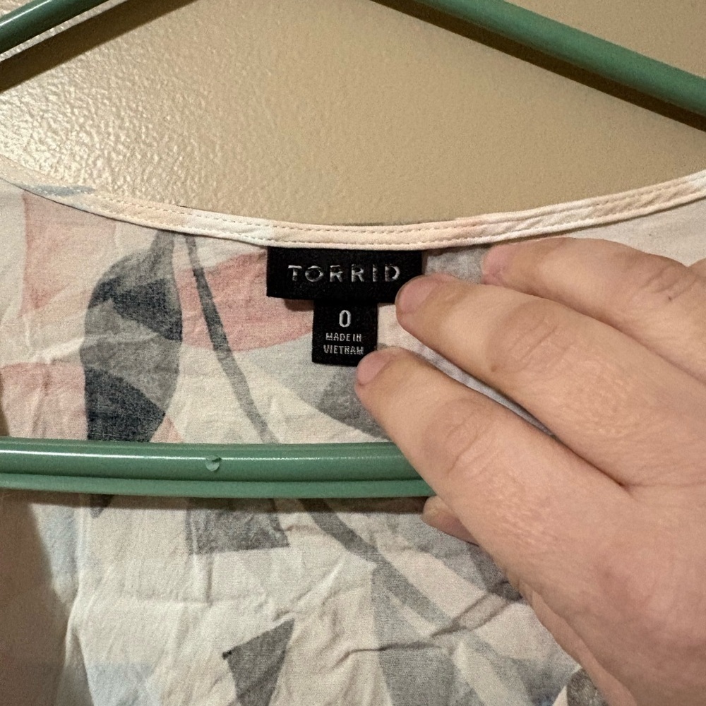 Torrid Multicolor Blouse - Picture 2 of 3